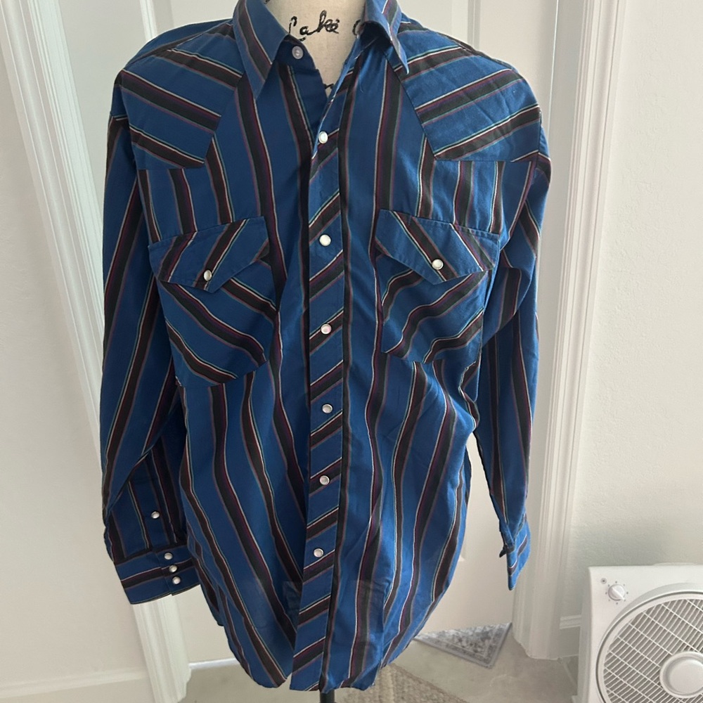 Rock Canyon Men's Blue Striped Shirt with pearl snap buttons